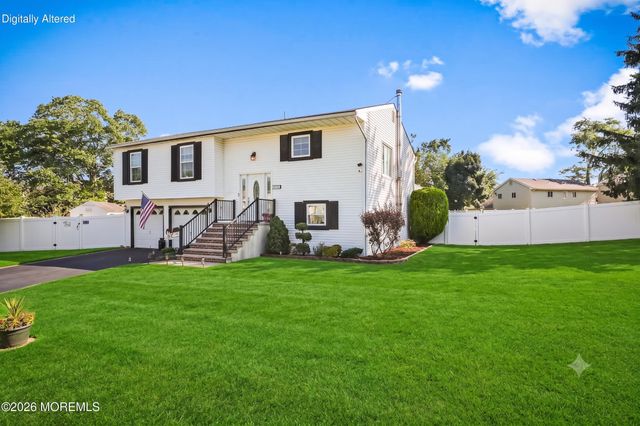 20 Jay Court, Hazlet, NJ 07730