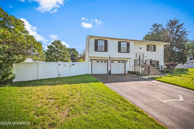 20 Jay Court, Hazlet, NJ 07730