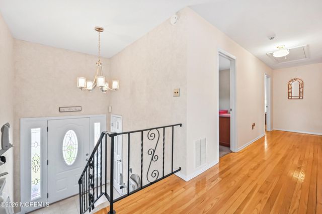 20 Jay Court, Hazlet, NJ 07730