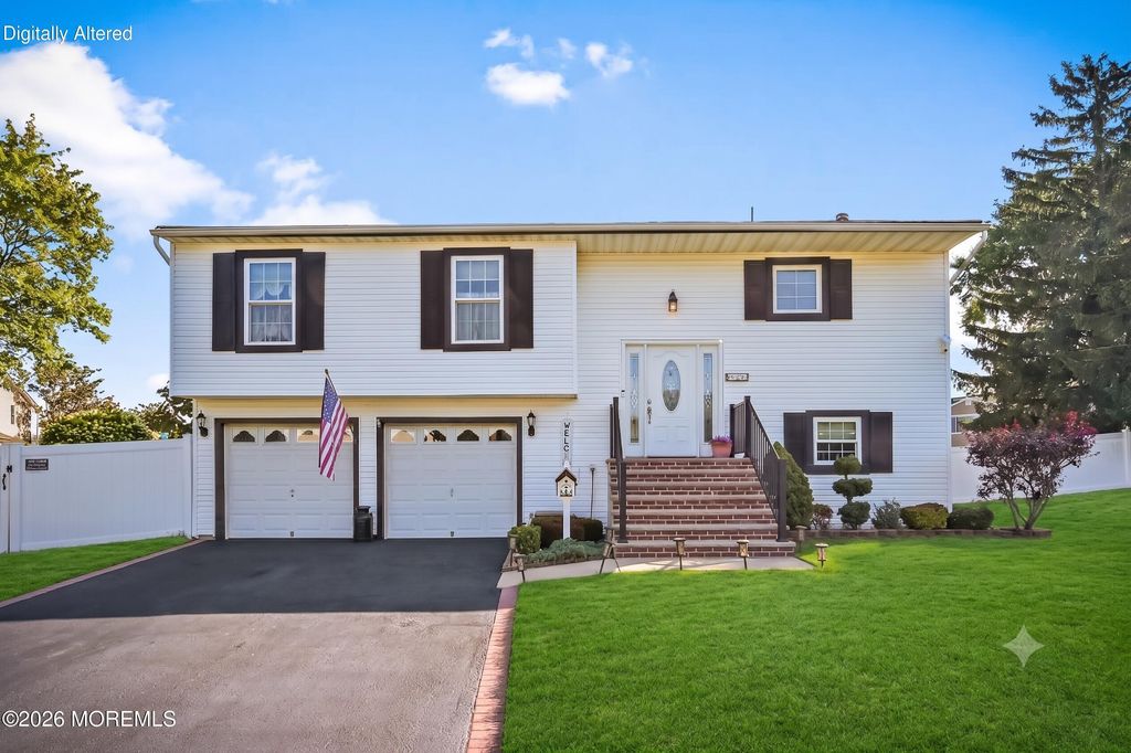 20 Jay Court, Hazlet, NJ 07730