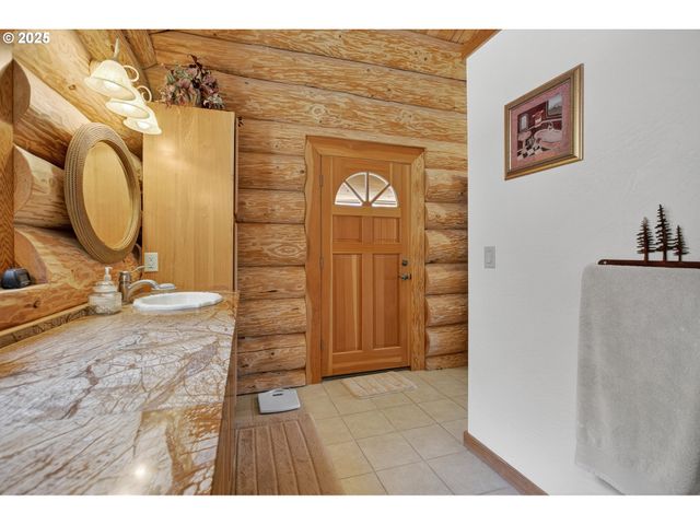 89112 Skyhigh Dr, Springfield, OR 97477