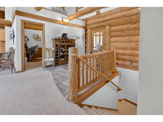 89112 Skyhigh Dr, Springfield, OR 97477