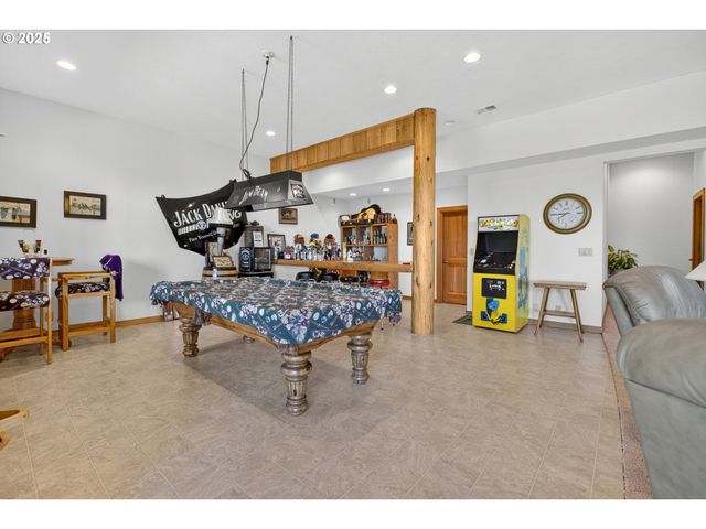 89112 Skyhigh Dr, Springfield, OR 97477