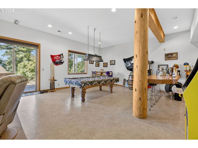 89112 Skyhigh Dr, Springfield, OR 97477