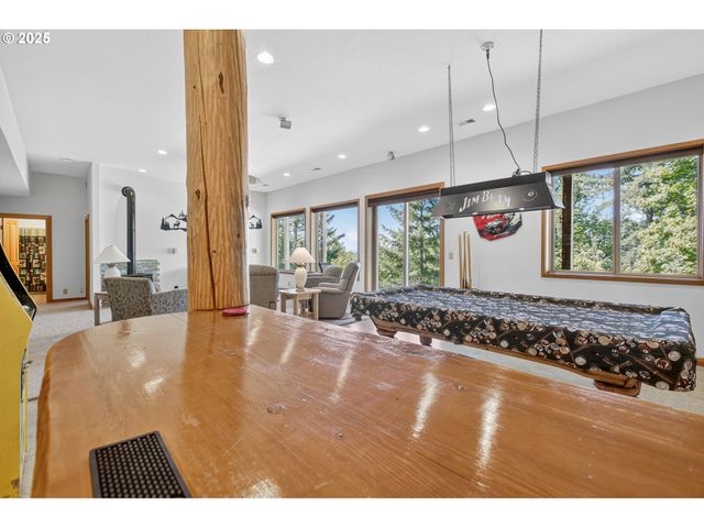 89112 Skyhigh Dr, Springfield, OR 97477