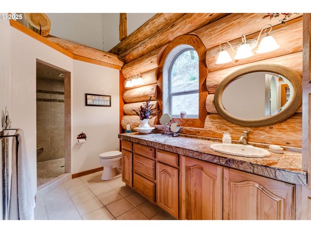 89112 Skyhigh Dr, Springfield, OR 97477