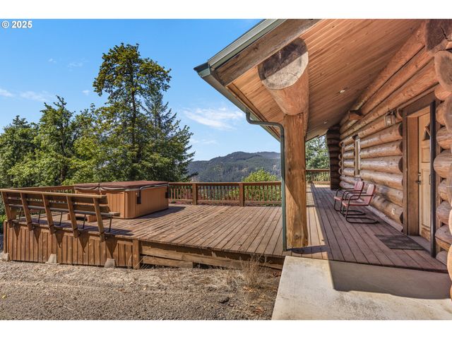 89112 Skyhigh Dr, Springfield, OR 97477