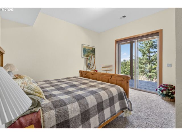 89112 Skyhigh Dr, Springfield, OR 97477