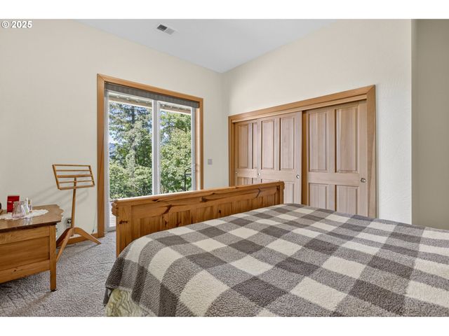 89112 Skyhigh Dr, Springfield, OR 97477