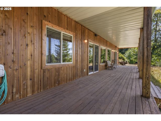 89112 Skyhigh Dr, Springfield, OR 97477