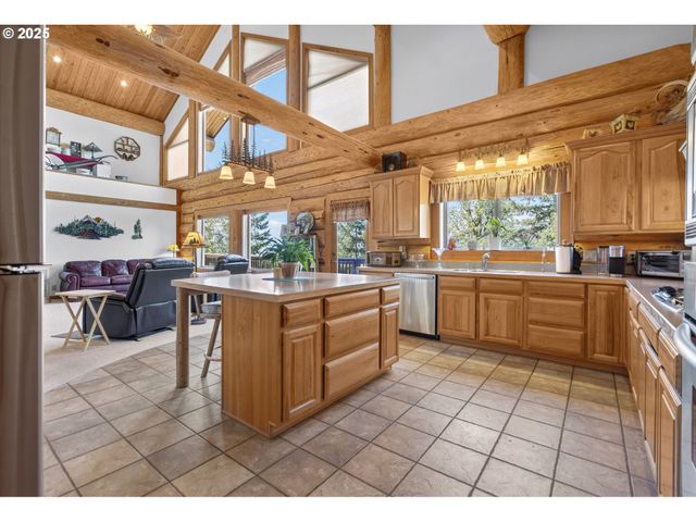 89112 Skyhigh Dr, Springfield, OR 97477