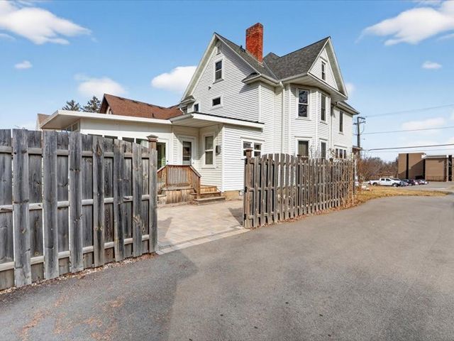 14 N Harlem Avenue, Freeport, IL 61032