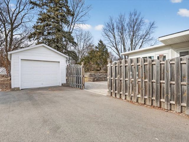 14 N Harlem Avenue, Freeport, IL 61032