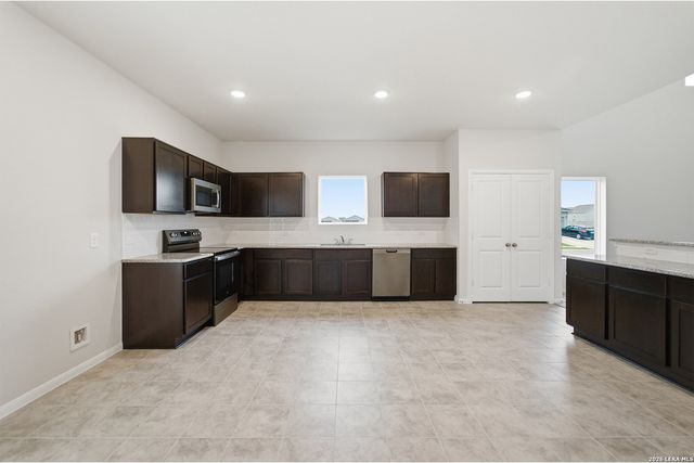 420 IVY RD, Seguin, TX 78155