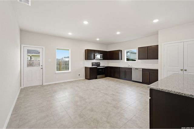420 IVY RD, Seguin, TX 78155