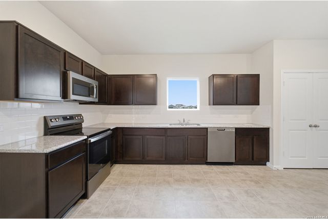 420 IVY RD, Seguin, TX 78155