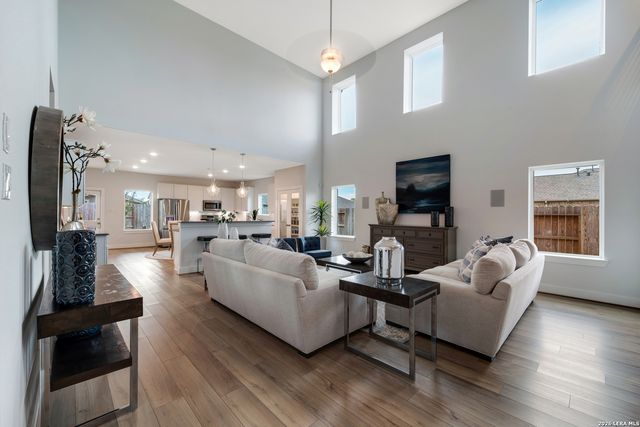 420 IVY RD, Seguin, TX 78155