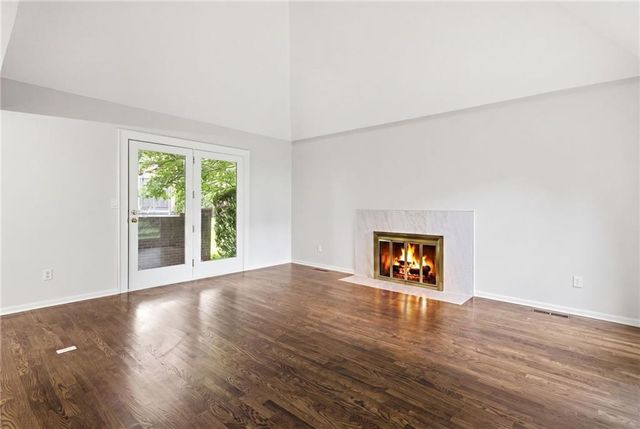 5204 W 112TH Street, Leawood, KS 66211