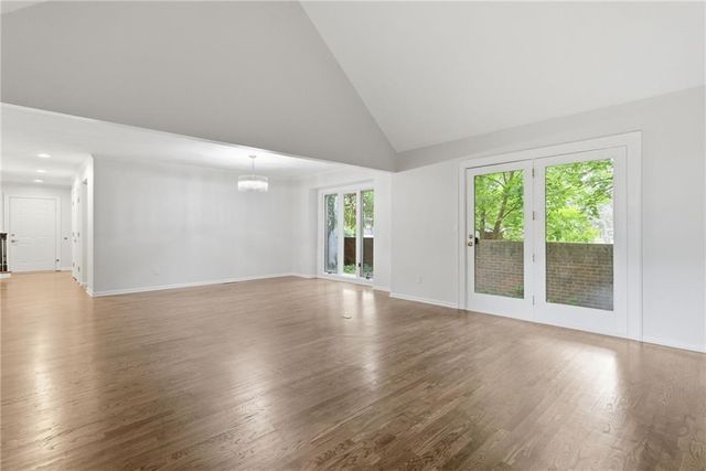 5204 W 112TH Street, Leawood, KS 66211