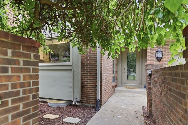 5204 W 112TH Street, Leawood, KS 66211