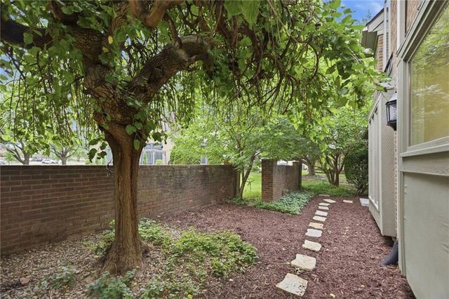 5204 W 112TH Street, Leawood, KS 66211