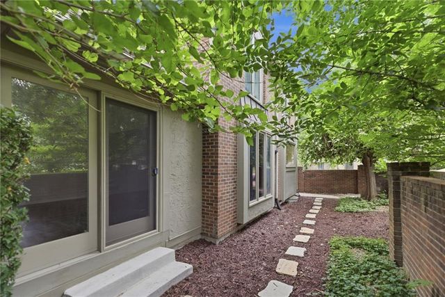 5204 W 112TH Street, Leawood, KS 66211