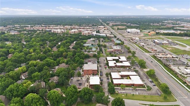 5204 W 112TH Street, Leawood, KS 66211