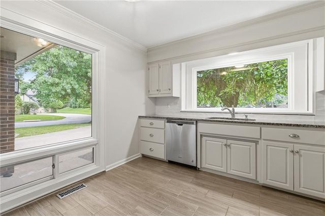 5204 W 112TH Street, Leawood, KS 66211