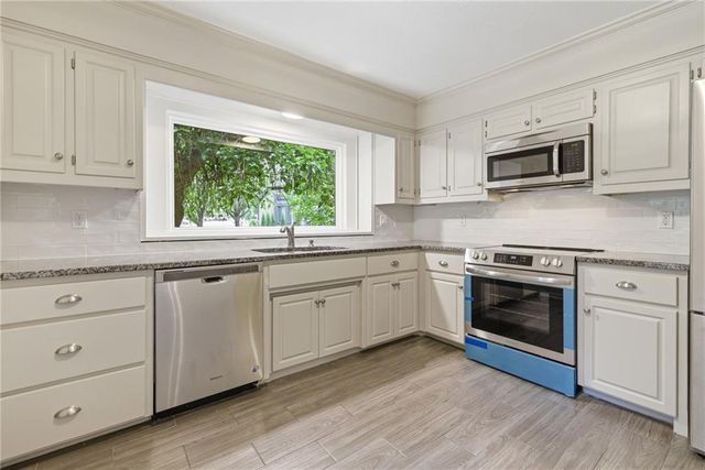 5204 W 112TH Street, Leawood, KS 66211