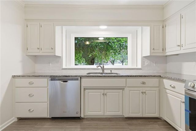 5204 W 112TH Street, Leawood, KS 66211