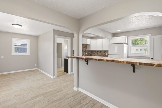 1825 S Elizabeth, Wichita, KS 67213