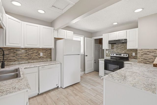 1825 S Elizabeth, Wichita, KS 67213