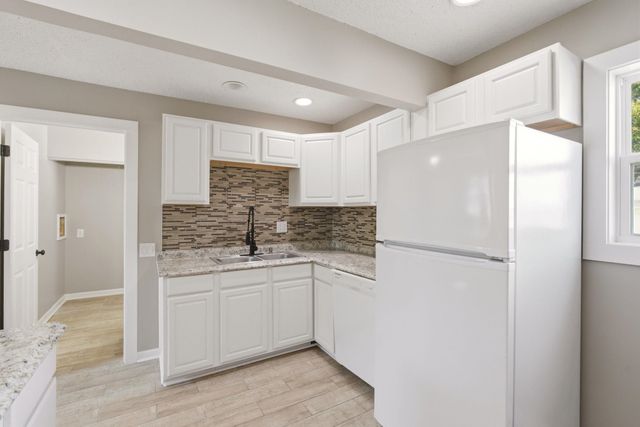 1825 S Elizabeth, Wichita, KS 67213