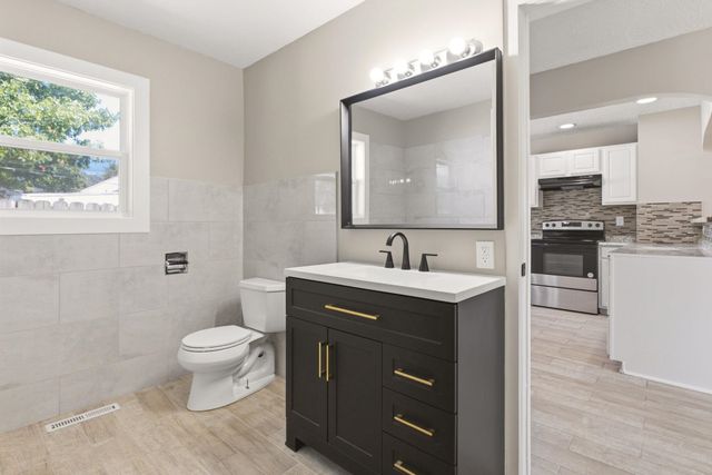 1825 S Elizabeth, Wichita, KS 67213