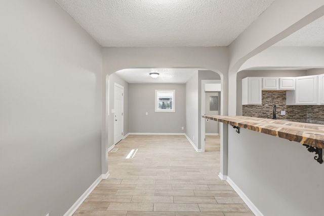 1825 S Elizabeth, Wichita, KS 67213