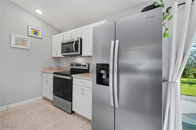 2725 NW 19th PL, Cape Coral, FL 33993