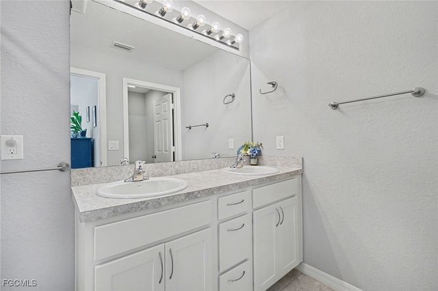 2725 NW 19th PL, Cape Coral, FL 33993