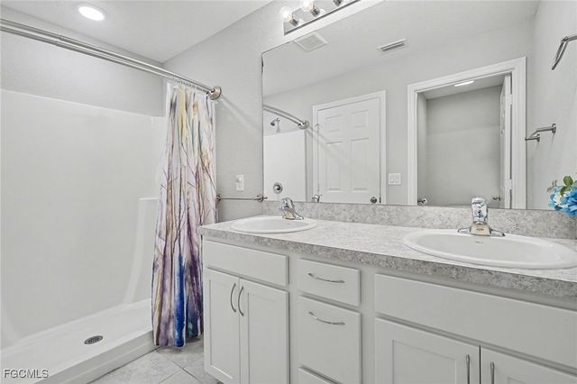 2725 NW 19th PL, Cape Coral, FL 33993