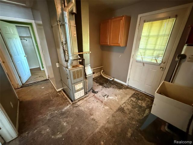 25453 Pine View Avenue, Warren, MI 48091