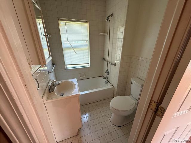 25453 Pine View Avenue, Warren, MI 48091