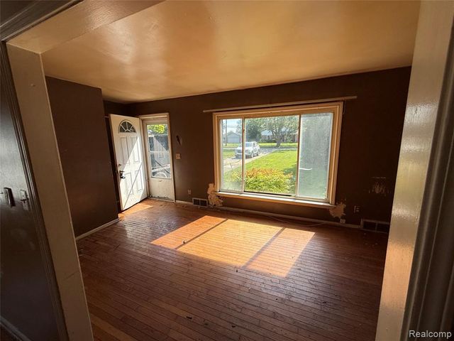 25453 Pine View Avenue, Warren, MI 48091