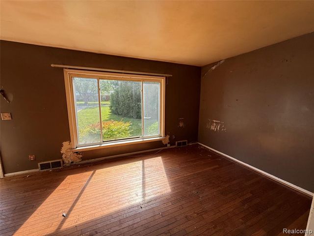 25453 Pine View Avenue, Warren, MI 48091