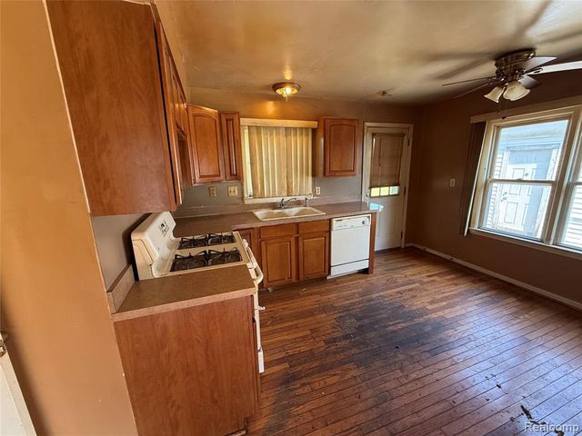 25453 Pine View Avenue, Warren, MI 48091