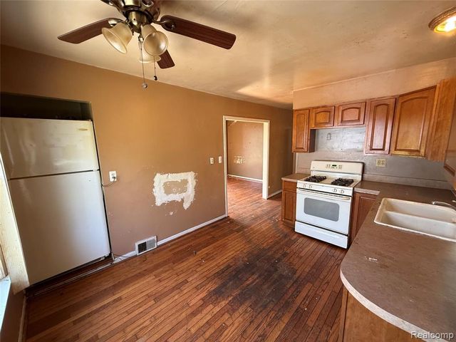25453 Pine View Avenue, Warren, MI 48091