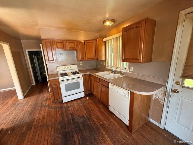 25453 Pine View Avenue, Warren, MI 48091