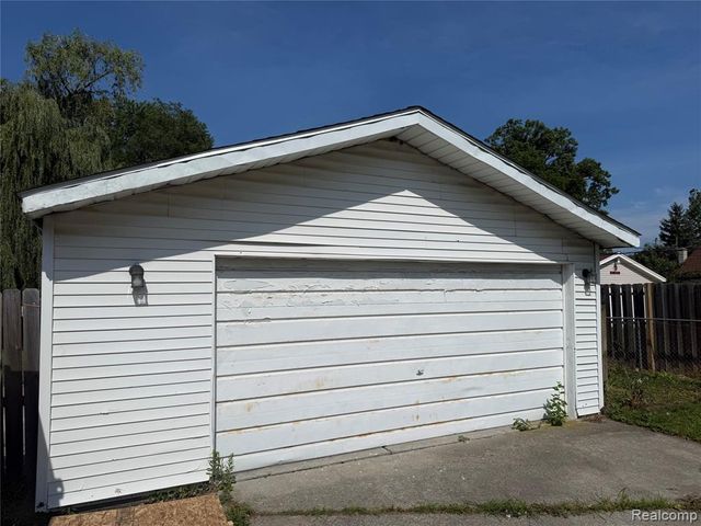 25453 Pine View Avenue, Warren, MI 48091