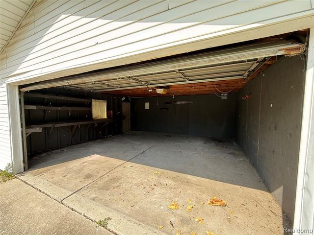 25453 Pine View Avenue, Warren, MI 48091