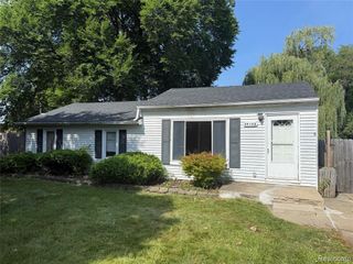 25453 Pine View Avenue, Warren, MI 48091