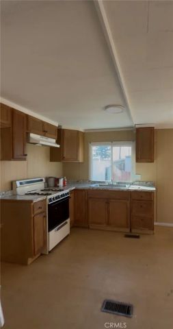1011 W. La Cadena Drive 30, Riverside, CA 92509