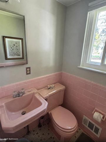 44790 Kemp Street, Sterling Heights, MI 48314